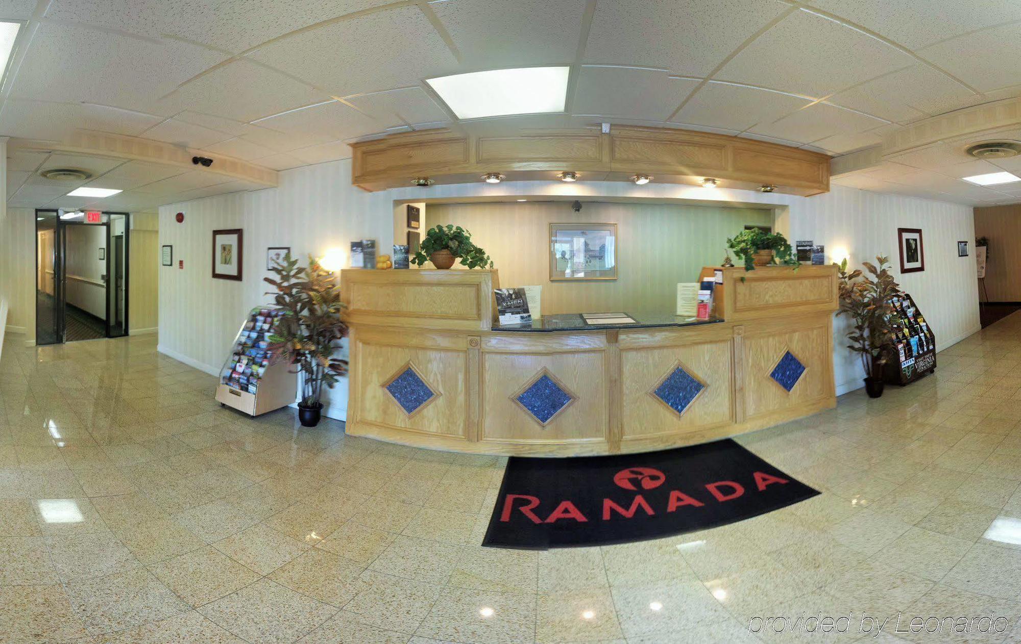 Ramada By Wyndham Triangle/Quantico Hotel Ngoại thất bức ảnh